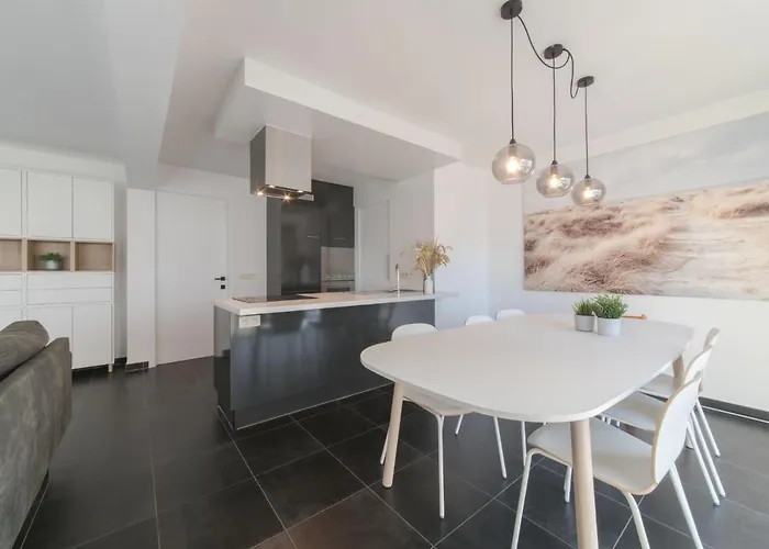 Miramar With Terrace By Interhome Lägenhet *